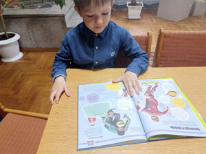 Экскурсия по библиотеке «Приходите детвора — книги вам читать пора»