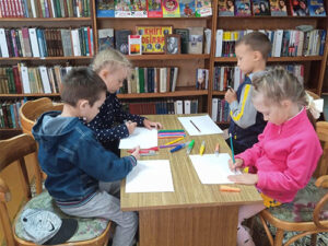 Конкурс рисунков «Хорошо что есть семья — она от бед хранит меня»