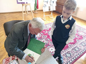 Творчая сустрэча з беларускім пісьменнікам-лаўрэатам літаратурнай прэміі імя Васіля Віткі Іванам Карэндам «Азбука Перамогі Івана Карэнды»