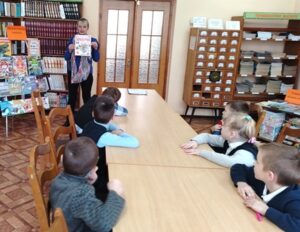 Библиотечное занятие «Почемучкины книжки: научно-познавательная литература для младших школьников»