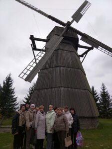 Экскурсионная поездка в Лошицкий усадебно-пароквый комплекс и музейный комплекс старинных народных ремесел и технологий «Дудутки»