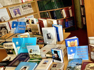 Обзор выставки-просмотра «Книжный мир православия»