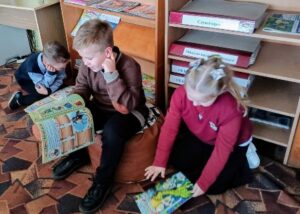 Библиотечное занятие «Кто стучится в дверь ко мне: газеты и журналы для детей»