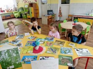 Игра-минутка «Пернатые обитатели земли»