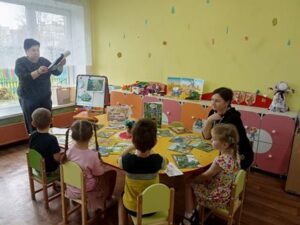 Игра-минутка «Пернатые обитатели земли»