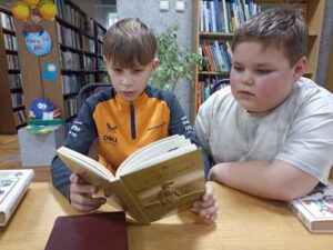 Юбилейный пьедестал «Детство, опалённое войной»