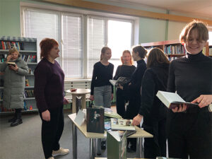 Выездные выставки-просмотры книг из серии «Жизнь замечательных людей Беларуси: судьба в каждой книге»