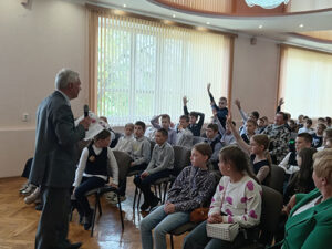 Творчая сустрэча з беларускім пісьменнікам-лаўрэатам літаратурнай прэміі імя Васіля Віткі Іванам Карэндам «Азбука Перамогі Івана Карэнды»