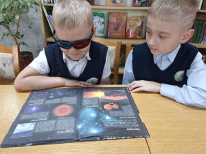 Экскурсия по библиотеке «Приходите детвора — книги вам читать пора»