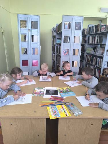 Час творчества «Читаем и рисуем сказки Корнея Чуковского»