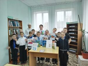 Панорама детских рисунков «Папина профессия»