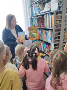 Обзорная экскурсия «Здесь книжки разные живут»