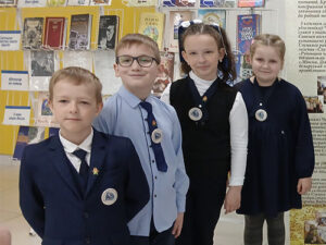 Литературно-фольклорная минутка  «Прыляцелі госці, селі на памосце»