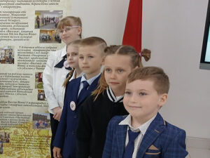 Литературно-фольклорная минутка  «Прыляцелі госці, селі на памосце»