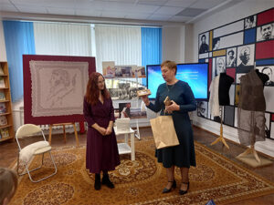 Открытие декоративной выставки «Оренбургский пуховый платок»