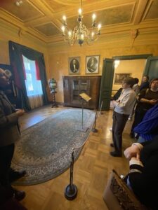 Экскурсионная поездка в Лошицкий усадебно-пароквый комплекс и музейный комплекс старинных народных ремесел и технологий «Дудутки»