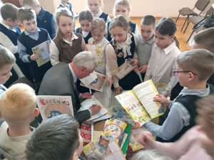 Творчая сустрэча з беларускім пісьменнікам-лаўрэатам літаратурнай прэміі імя Васіля Віткі Іванам Карэндам «Азбука Перамогі Івана Карэнды»