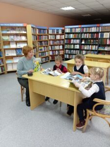 Библиотечное занятие «Чудесный мир библиотеки: первое посещение библиотеки»