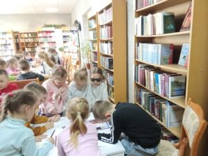 Экологический книжный маршрут «Кто летает и поет – с нами рядышком живет»