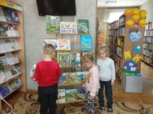 Экологический книжный маршрут «Кто летает и поет – с нами рядышком живет»