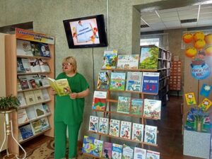 Литературно-развлекательный час «Будем с книгами дружить»