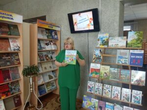 Литературно-развлекательный час «Будем с книгами дружить»