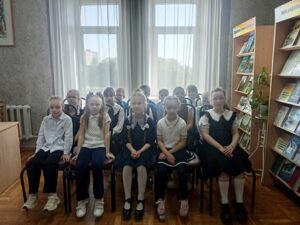 Литературно-развлекательный час «Будем с книгами дружить»