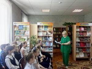 Литературно-развлекательный час «Будем с книгами дружить»