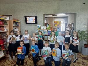 Литературно-развлекательный час «Будем с книгами дружить»