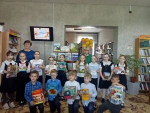 Литературно-развлекательный час «Будем с книгами дружить»