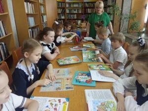 Литературно-развлекательный час «Будем с книгами дружить»