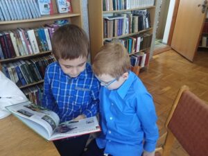 Литературно-развлекательный час «Будем с книгами дружить»