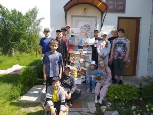 Литературная игра «В сердце — детство, в руках — книга»