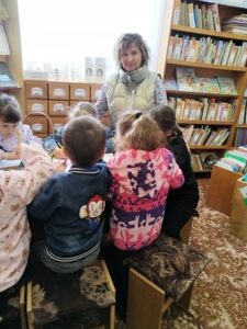 Игровую программу «Вместе почитаем, вместе поиграем»