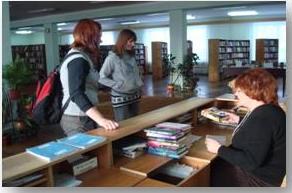 2011 год ? публичными библиотеками Слуцкого района пользуются 38 076 читателей