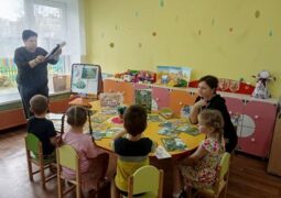 Игра-минутка «Пернатые обитатели земли»