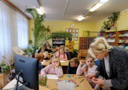 Библиотечное занятие «Кто стучится в дверь ко мне: газеты и журналы для детей»