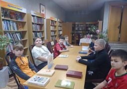 Юбилейный пьедестал «Детство, опалённое войной»