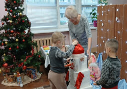 Новогодний праздник «Путешествие в Дедморозовку!»