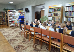 Экскурсия по библиотеке «Приходите детвора — книги вам читать пора»