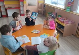 Веселая разминка «В стране веселого детства»