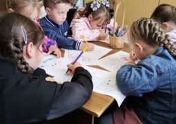 Игровую программу «Вместе почитаем, вместе поиграем»